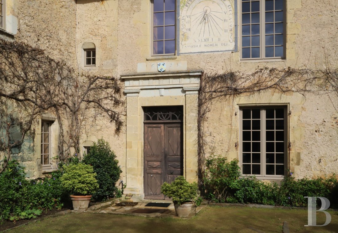 À Durtal, en Haut-Anjou, un ancien prieuré du 11e siècle et son jardin clos de murs - photo  n°8